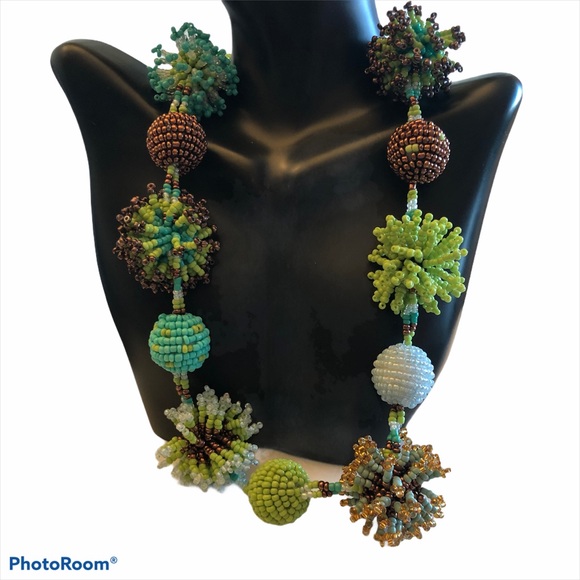 Beaded Necklace - Picture 7 of 9